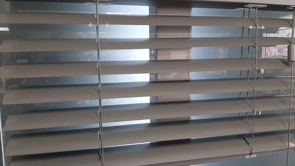 automatische luxaflex, Ophalen, 150 tot 200 cm, Zo goed als nieuw, Grijs aluninium