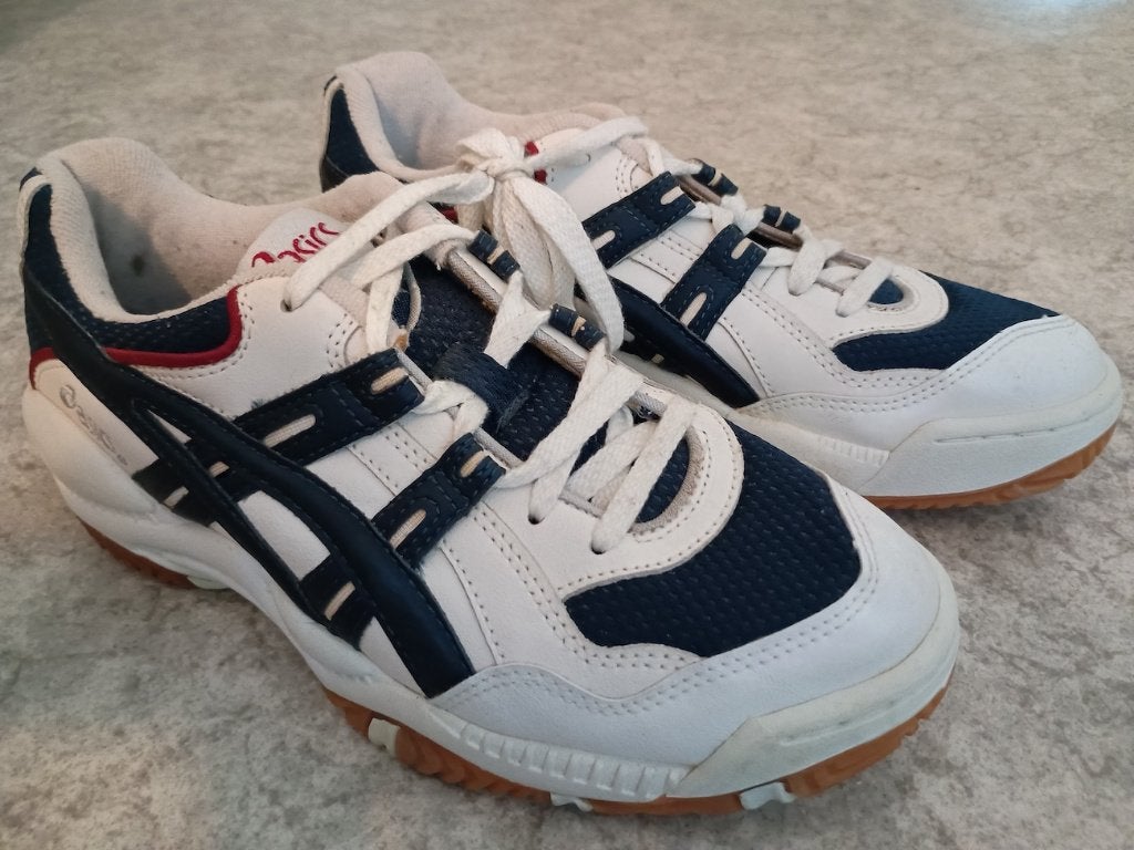 Asics sportschoenen maat 42,5 - tennis padel, Kleding | Heren, Sportkleding, Blauw, Overige maten, Ophalen of Verzenden, Zo goed als nieuw