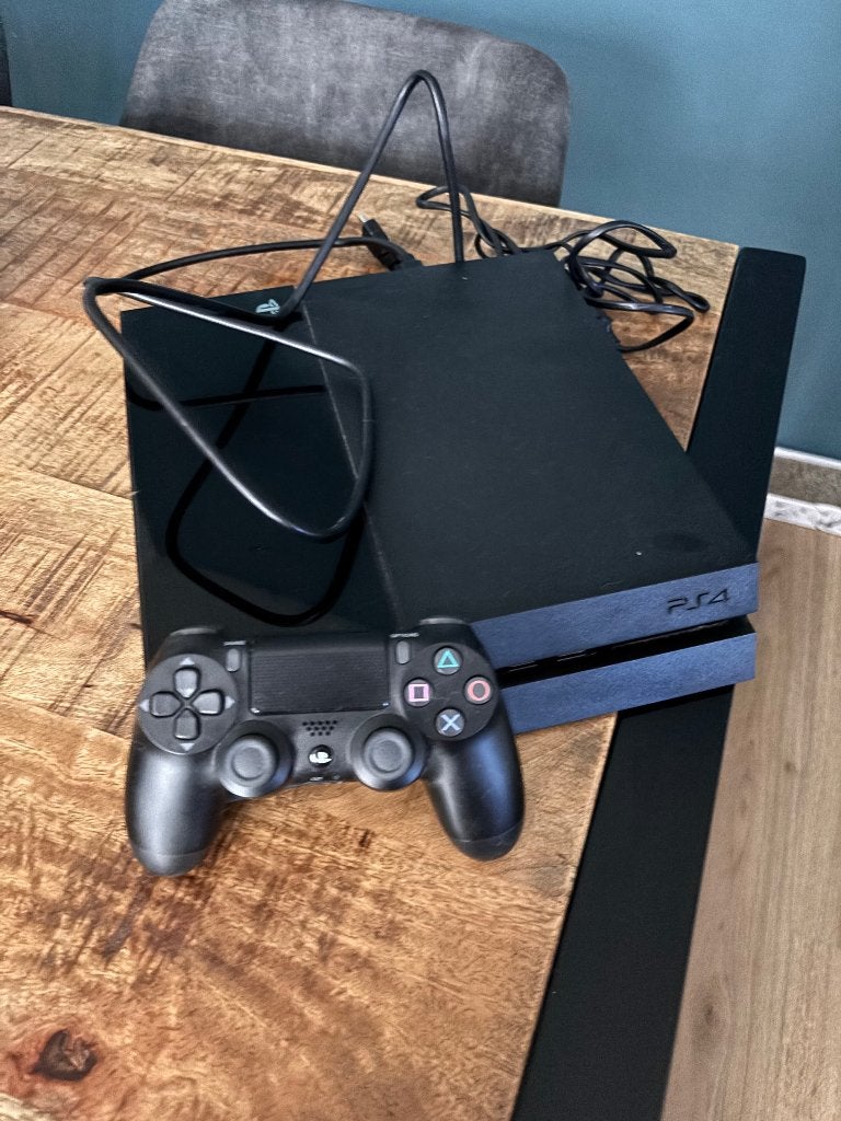PS4 + controller + games – compleet pakket, Spelcomputers en Games, 1 speler, Zo goed als nieuw, Vanaf 3 jaar, Ophalen