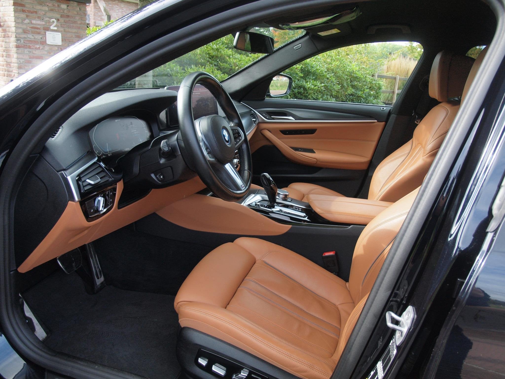 BMW 5-serie Touring 530e Business Edition Plus | M-Pakket |, 1998 cc, Gebruikt, 4 cilinders, Alcantara