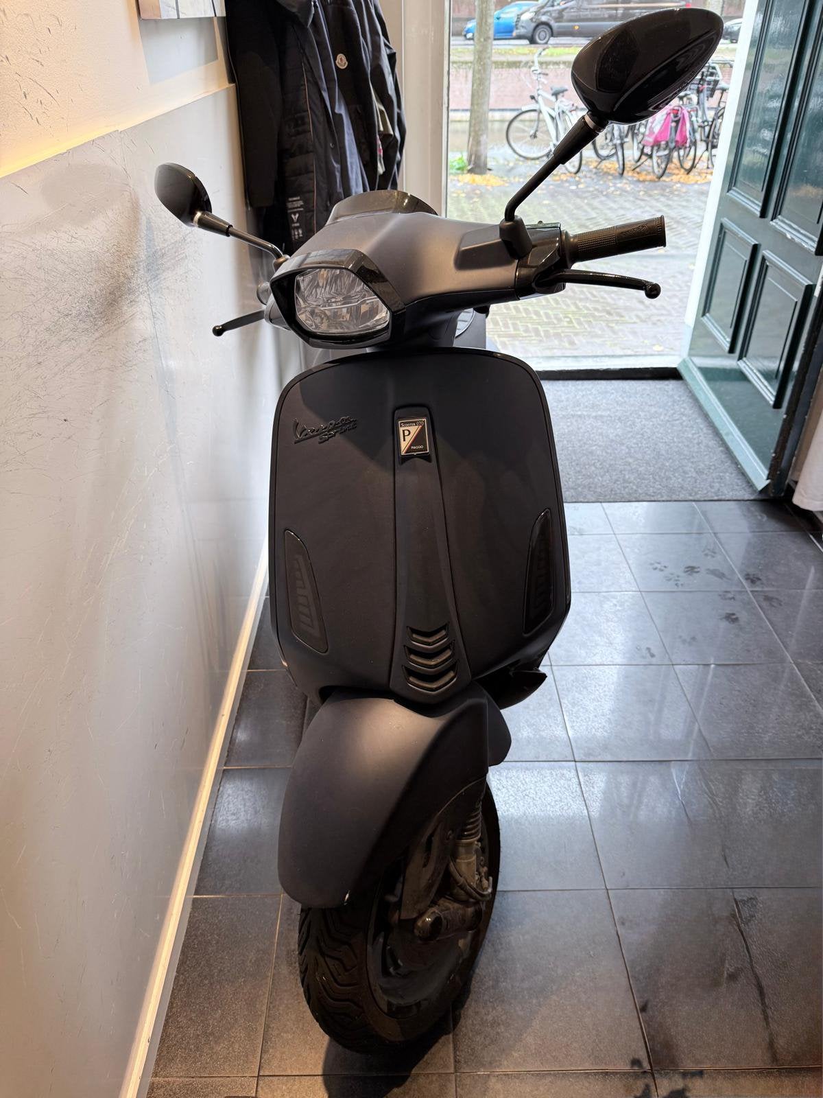 Bromfiets - Vespa Sprint Black to Blu 45km, Ophalen, Gebruikt, Benzine, Vespa