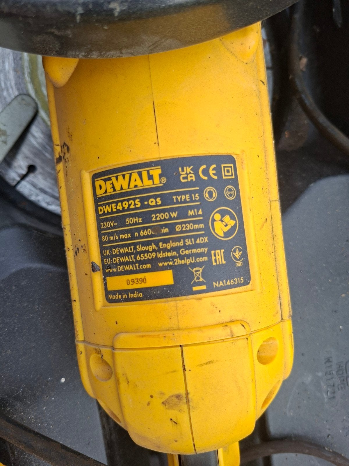 Foto 5 van DeWalt Haakse Slijpmachines DWE492S en DWE4207 in Koffer