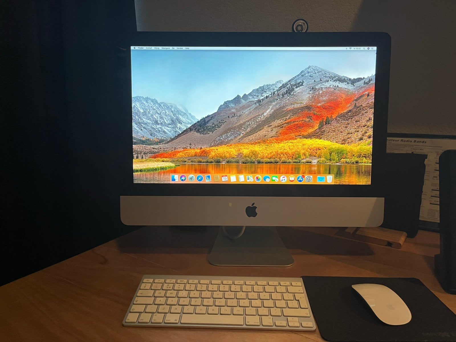 Apple iMac 21.5 inch - Compleet met toetsenbord en muis, IMac, Ophalen of Verzenden, Zo goed als nieuw, 4 GB