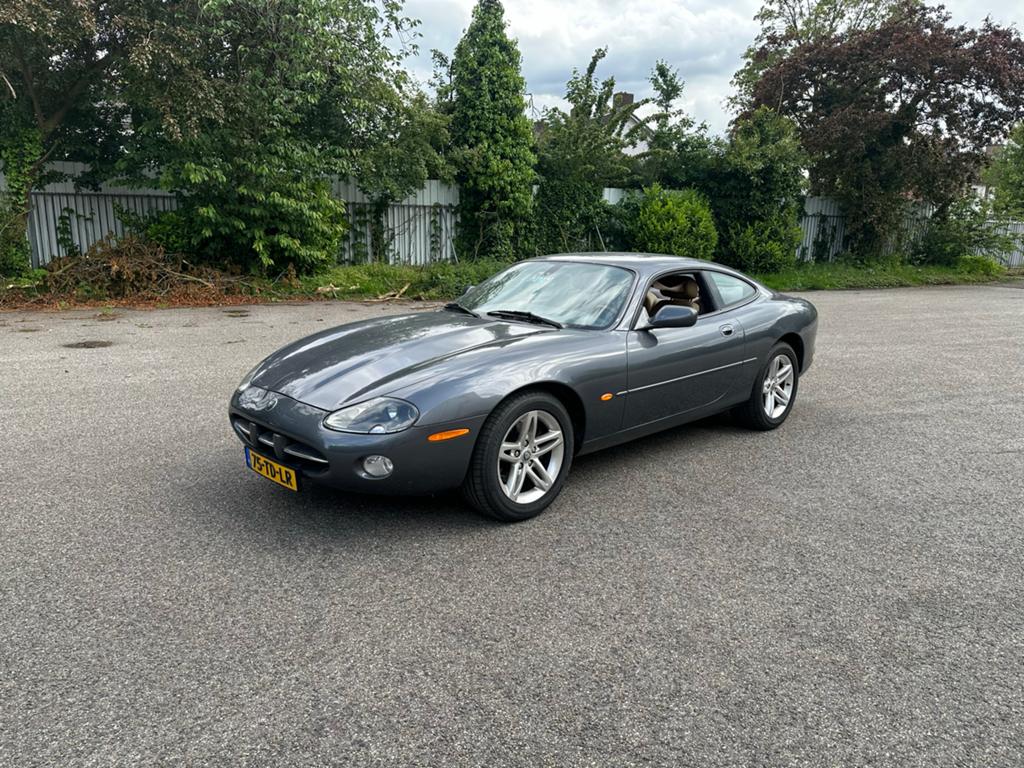 Jaguar XK 4.2 Coupe 2003 Grijs, Auto's, Jaguar, Particulier, XK, Benzine, G, Coupé, Automaat, Geïmporteerd, Zilver of Grijs, Achterwielaandrijving