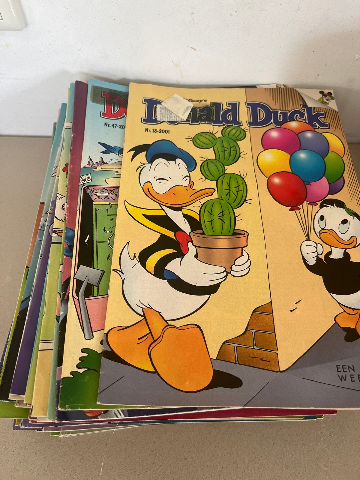 Donald Duck stripboeken - 53 stuks jaartal 2001, Boeken, Meerdere stripboeken, Ophalen of Verzenden, Gelezen
