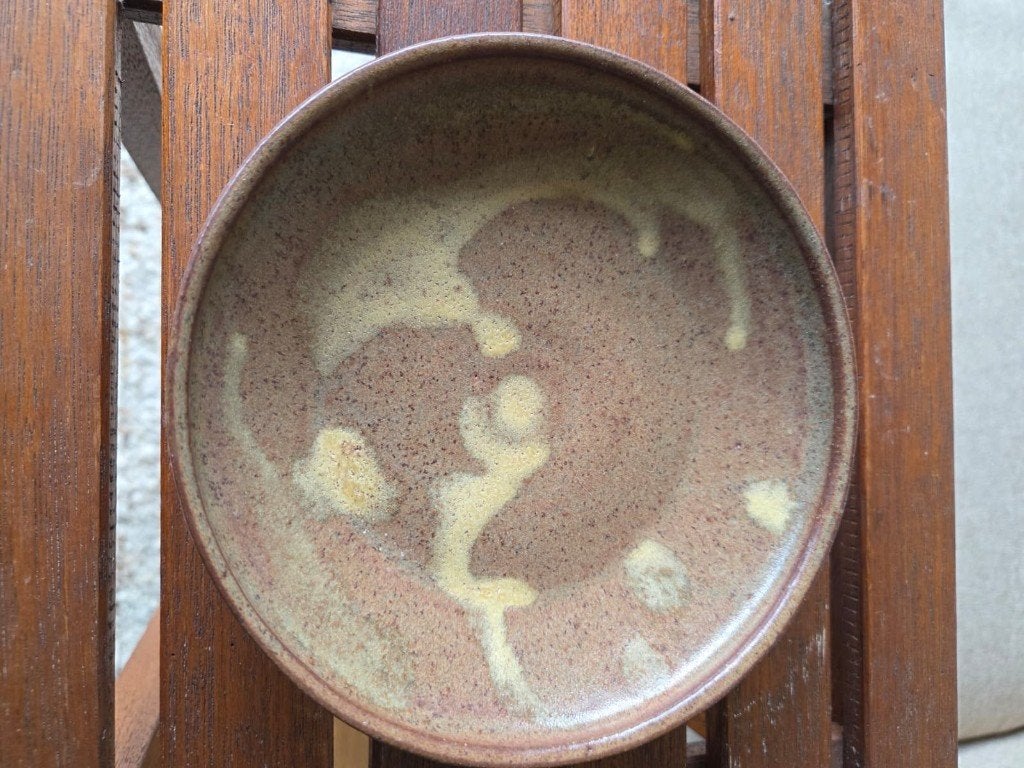 Vintage bordje in bruin/beige, Antiek en Kunst, Ophalen of Verzenden