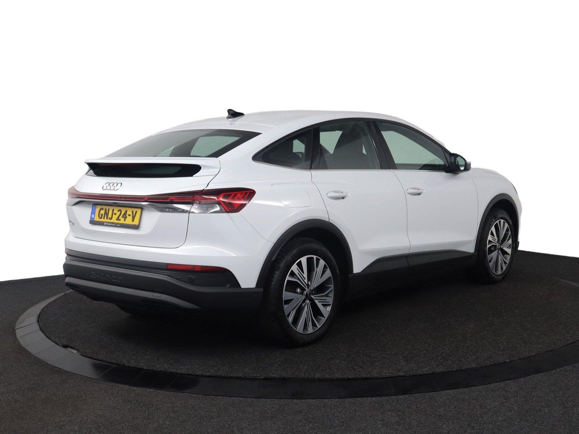 Audi Q4 Sportback e-tron 40 Advanced edition 77 kWh |DOH|, Auto's, Automaat, Gebruikt, Zwart, 2020 kg