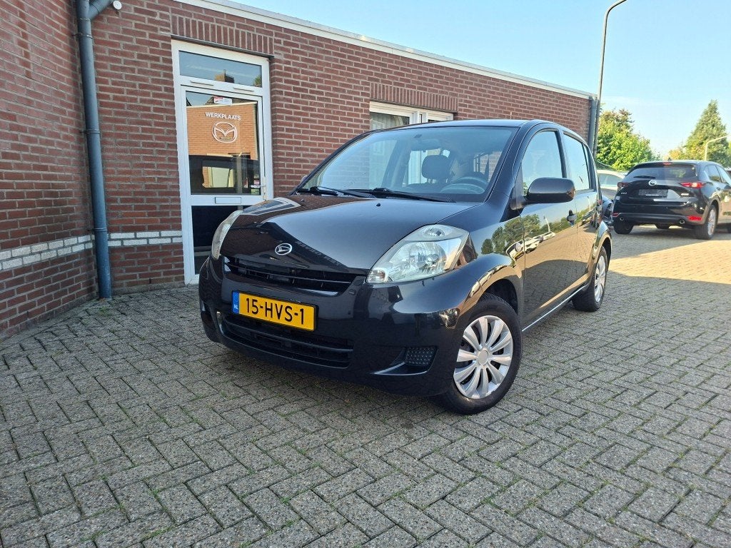 Daihatsu SIRION 1.0-12V PREMIUM airco / elektrische ramen /, Voorwielaandrijving, Elektrische ramen, Gebruikt, Zwart