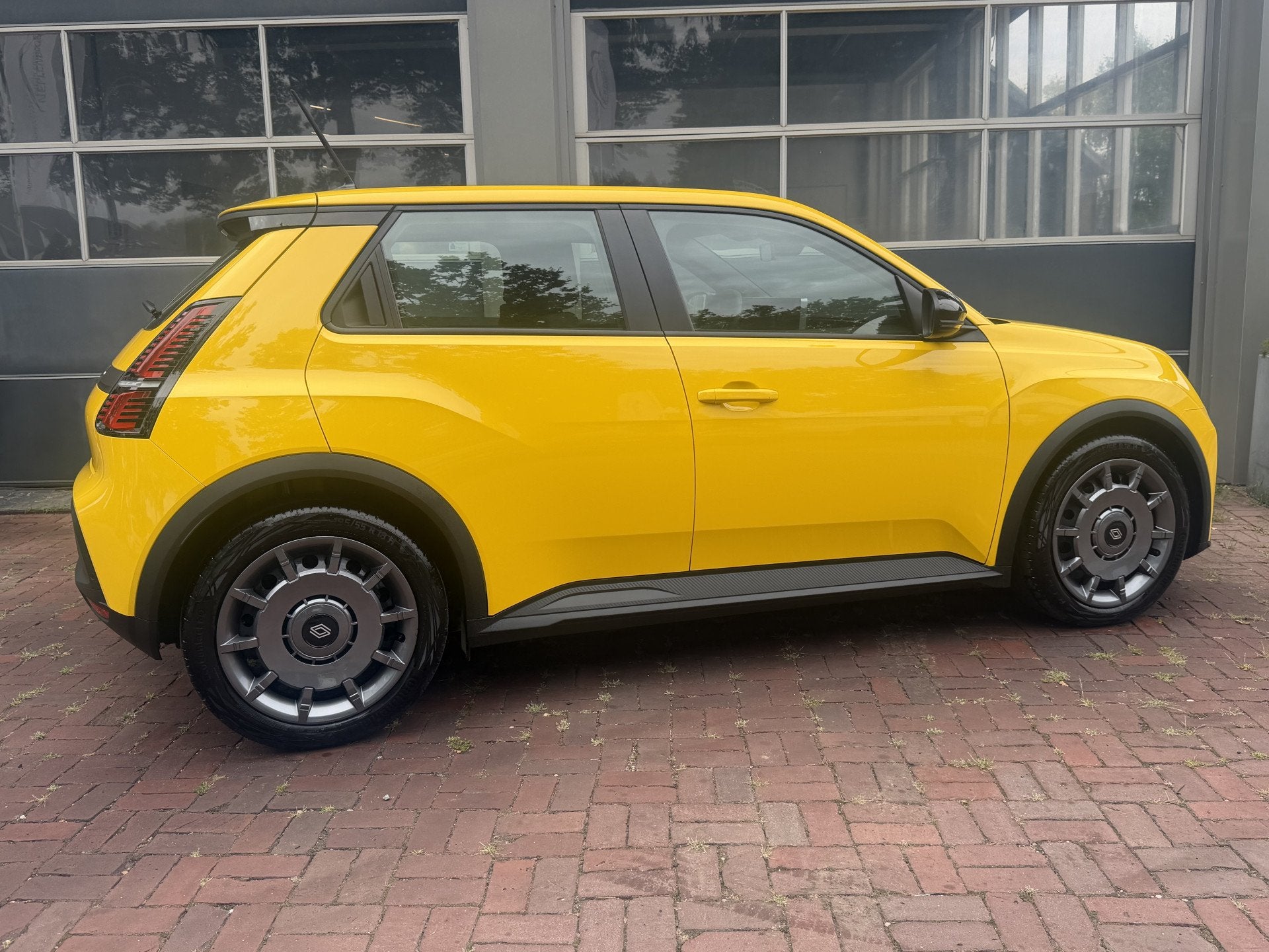 Renault 5 120PK Urban Range Evolution 40kWh | 18" | Open R-l, Auto's, Gebruikt, Zwart, Leder en Stof, Geel