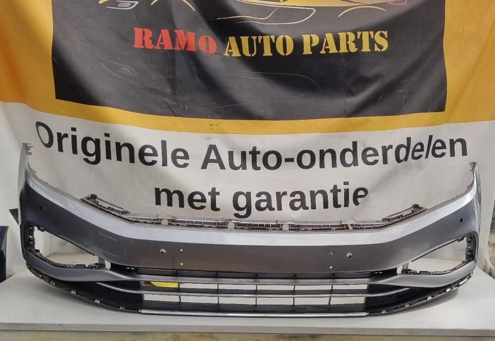 Voorbumper VW Passat B8 3G Facelift 6xPDC 3G0807221F 2019-, Gebruikt, -, Voor, -