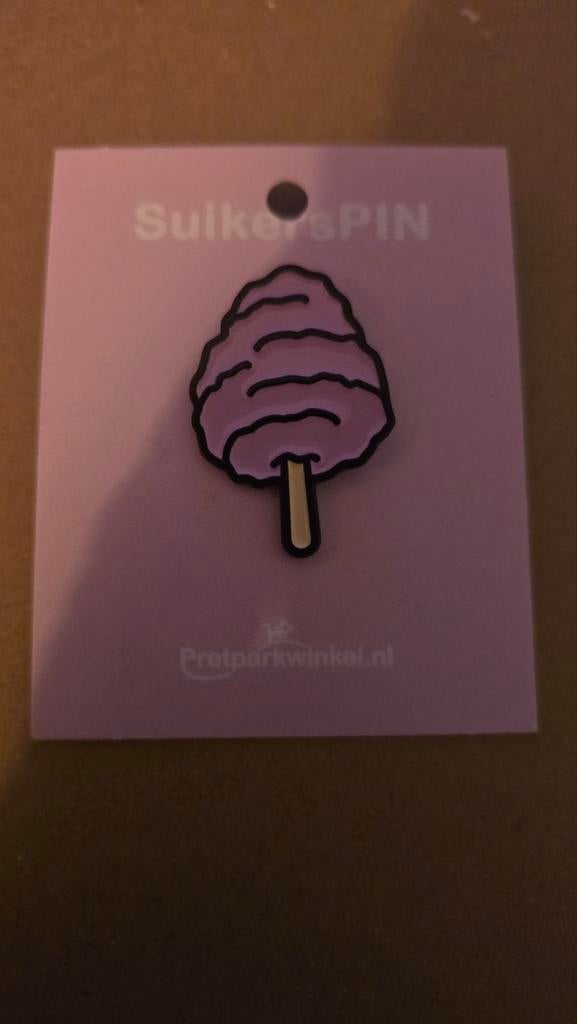 Twee kermis pins., Ophalen of Verzenden
