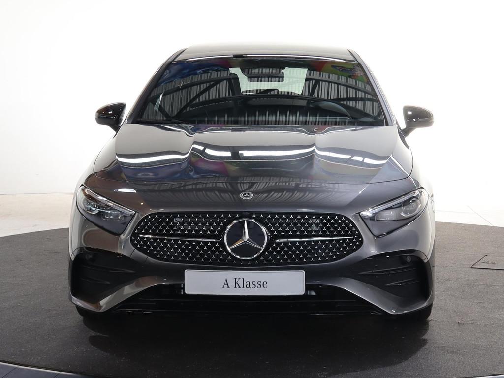 Mercedes-Benz A-klasse 180 Business Solution AMG | Panoramas, Auto's, Mercedes-Benz, 136 pk, Origineel Nederlands, Bedrijf, Zilver of Grijs