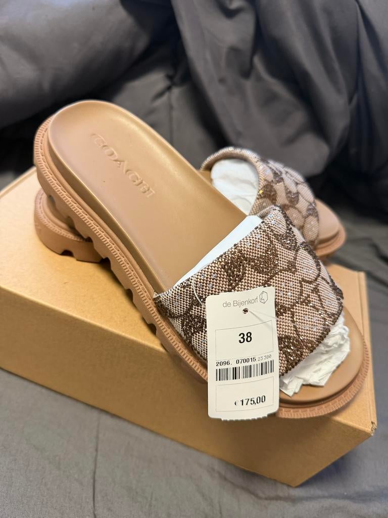 Coach Slippers met Strass Steentjes - Maat 38, Kleding | Dames, Ophalen of Verzenden, Nieuw, Bruin, Slippers