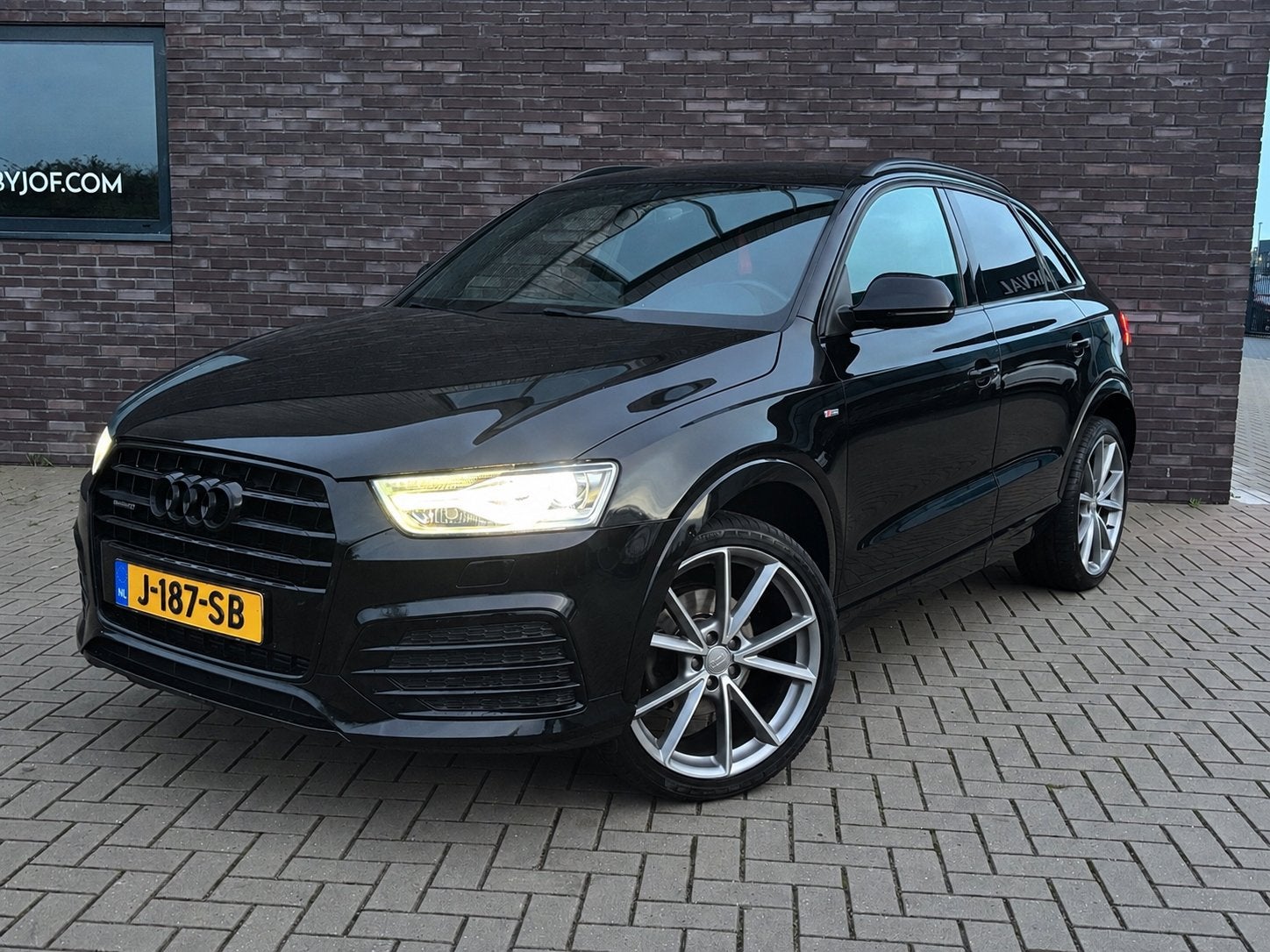 Audi Q3 2.0 Tfsi S line 180PK Quattro S Tronic 2015 Zwart, Auto's, Automaat, Zwart, 4 cilinders, 179 pk