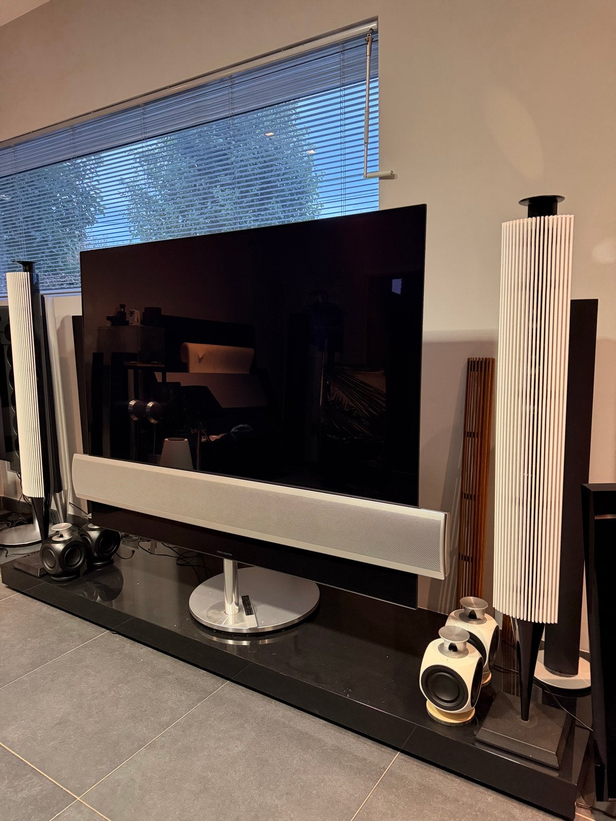 Beovision Eclipse 65 OLED + Alu front bang olufsen b&o