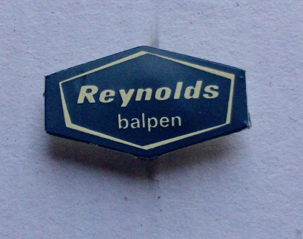 Speldje Reynolds balpen, Ophalen of Verzenden, Zo goed als nieuw, Merk, Speldje of Pin