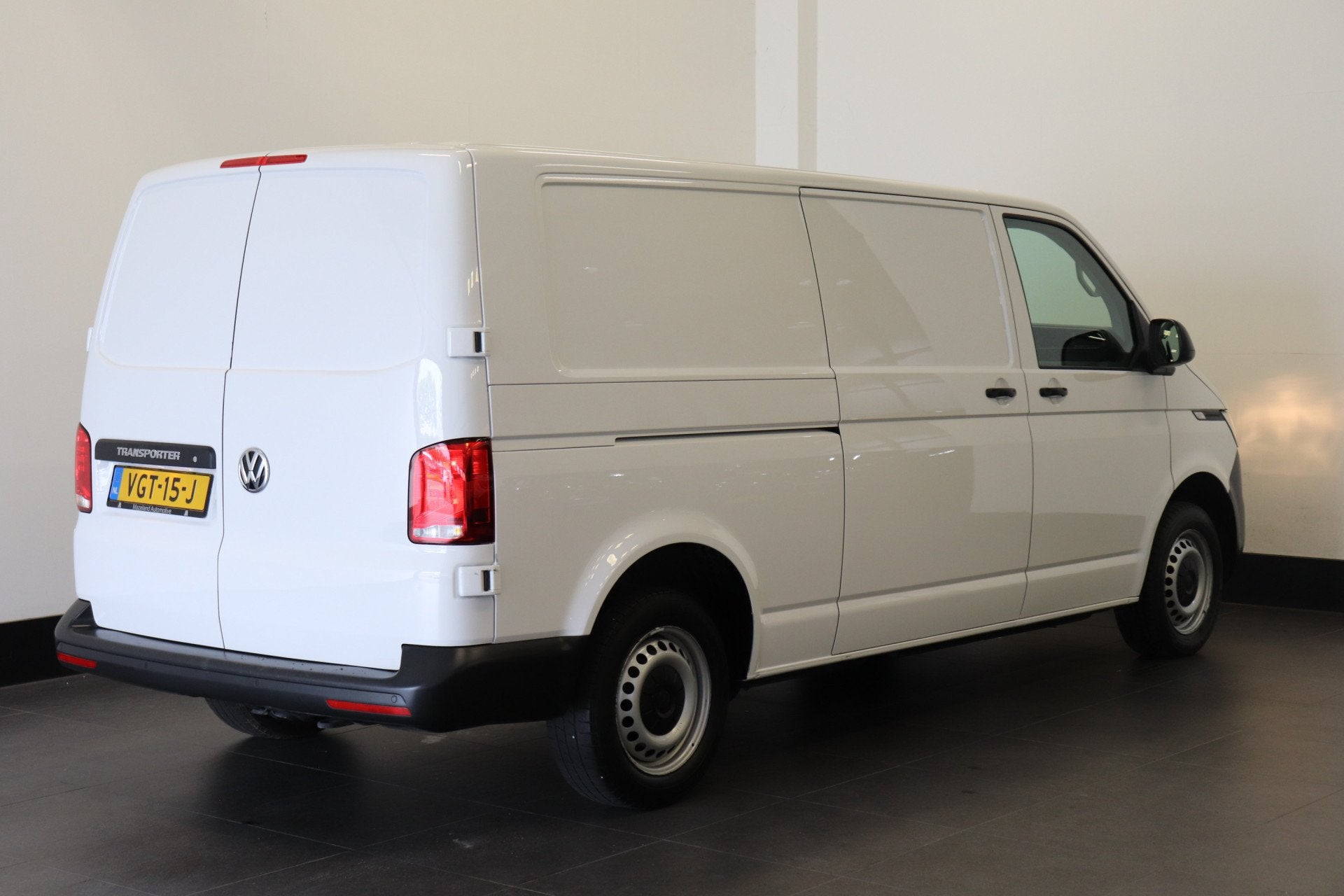 Volkswagen Transporter 2.0 TDI 150PK L2 - EURO 6 - Airco - N, Voorwielaandrijving, Gebruikt, 4 cilinders, 150 pk