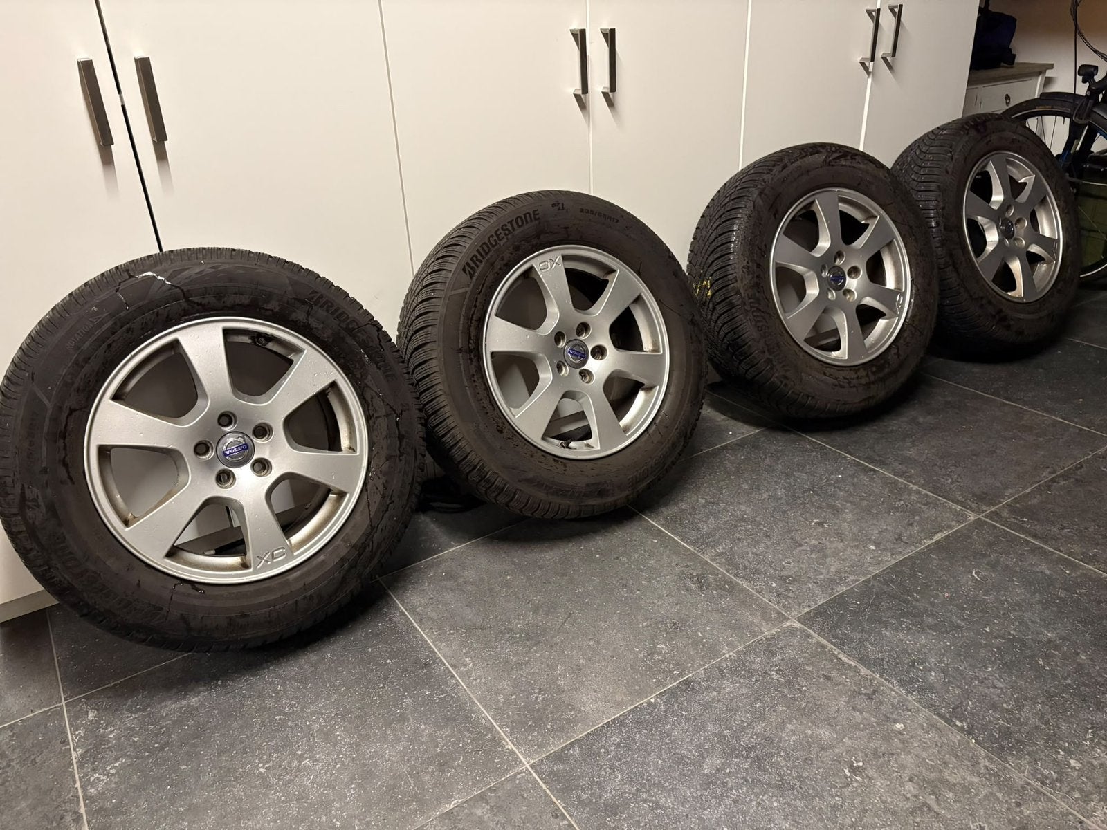 Originele Volvo velgen +winterbanden 17 inch, Ophalen, Velg(en), 17 inch, Winterbanden