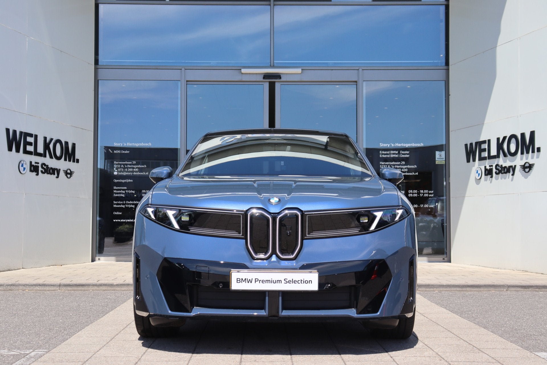 BMW iX3 50 xDrive M Sport / Trekhaak / Panoramadak / Head-Up, Auto's, BMW, Gebruikt, Zwart, Blauw, 2260 kg