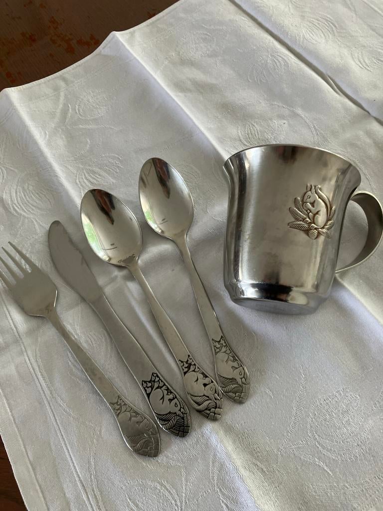 Gero Zilmeta Kinderbestek met Eekhoorn - Beker, Mes, Vork, 2, Antiek en Kunst, Ophalen of Verzenden