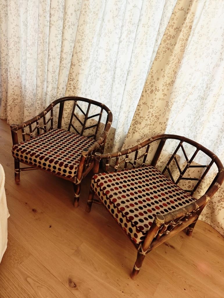 Twee McGuire stijl bamboe fauteuils met kussens, Ophalen