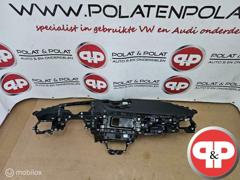 Audi E-Tron GT leder dashboard met headup