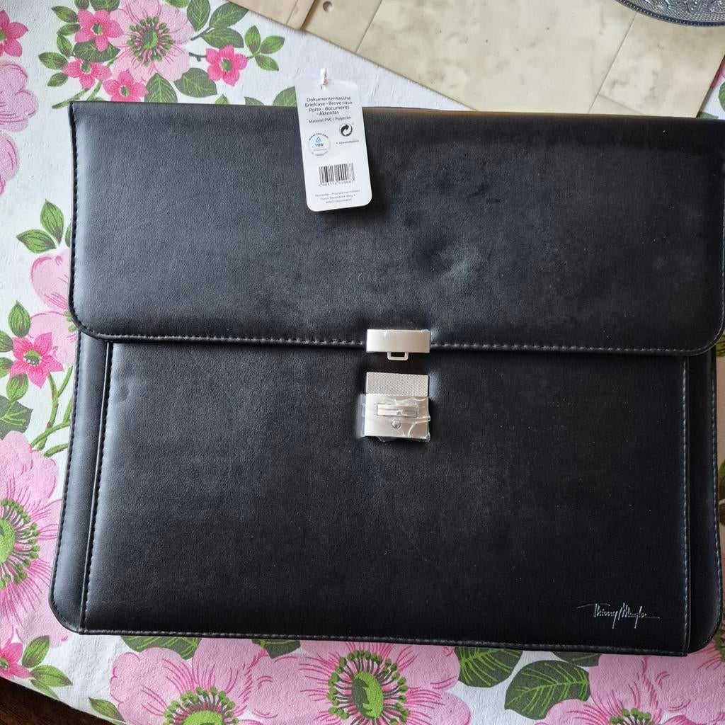 Nieuwe Thierry Mugler Aktetas - 42x30 cm, Zwart, Ophalen of Verzenden, Nieuw, Zwart, Overige merken