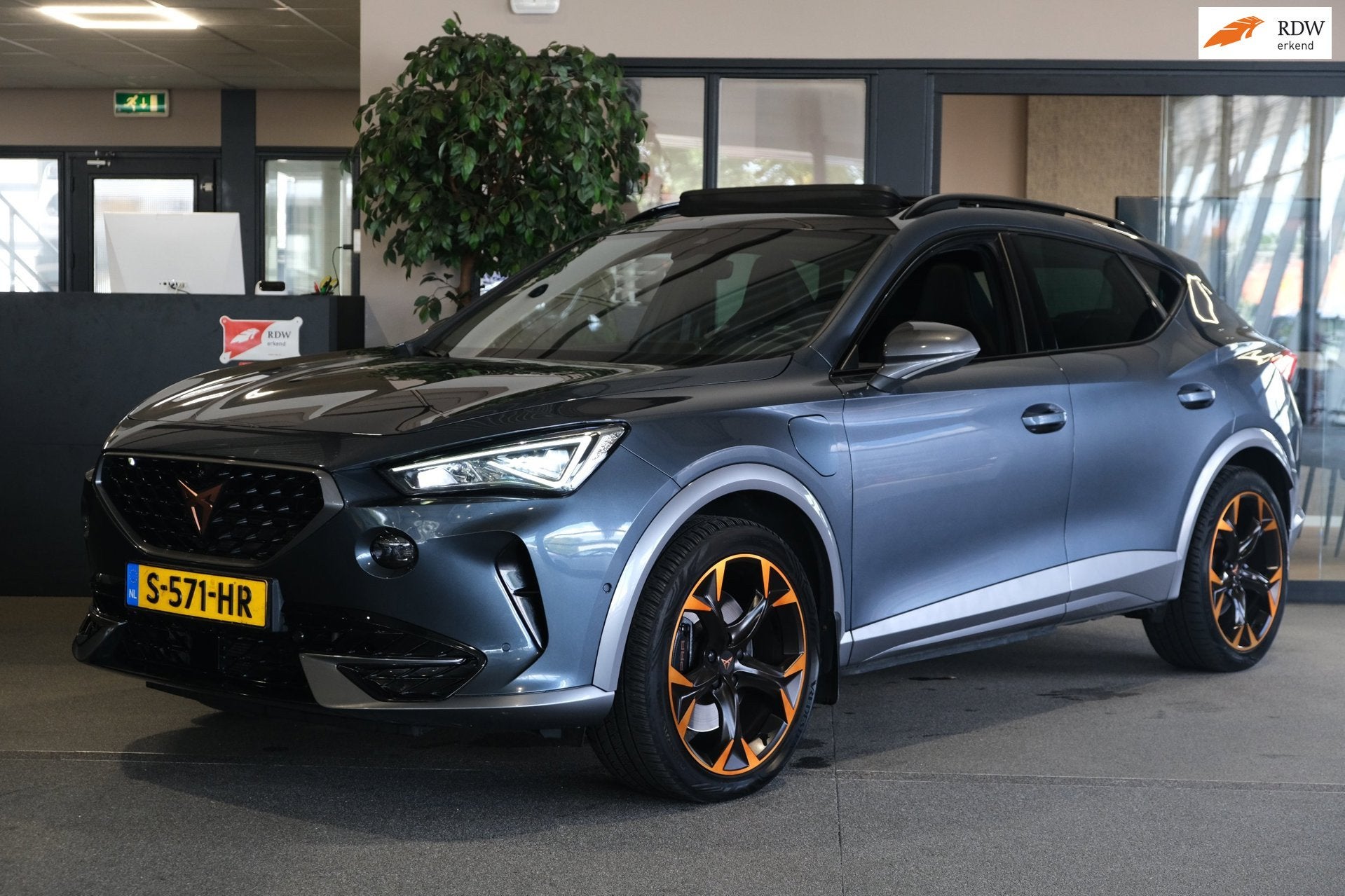 Cupra Formentor 1.4 e-Hybrid VZ 245PK Copper Pano 360Cam Nav, Auto's, Stof, Gebruikt, 4 cilinders, Plug-in hybride