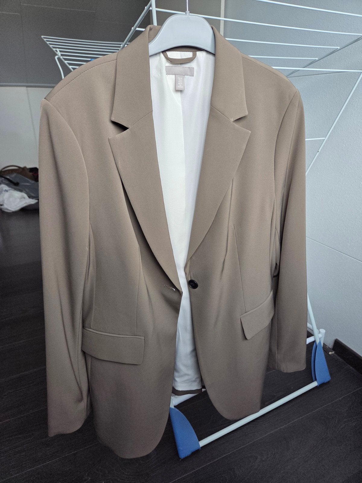 H&M Dames Pak - Jasje en Broek in Beige/taupe, H&M, Kostuum of Pak, Beige, Maat 42/44 (L)