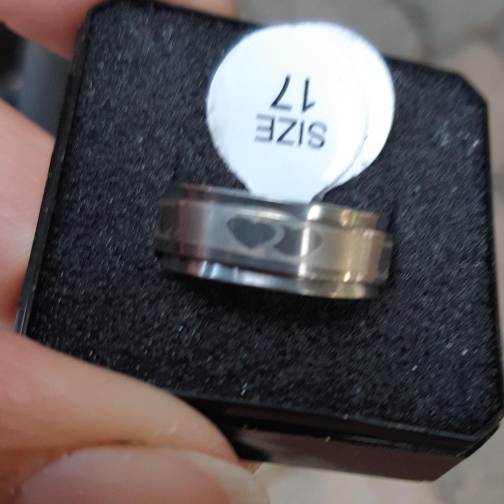 Mooie ring maat 17 met hartjes. Nieuw!! Stainless steel, Sieraden, Tassen en Uiterlijk, Ringen, IJzer of Staal, Nieuw, Ophalen of Verzenden