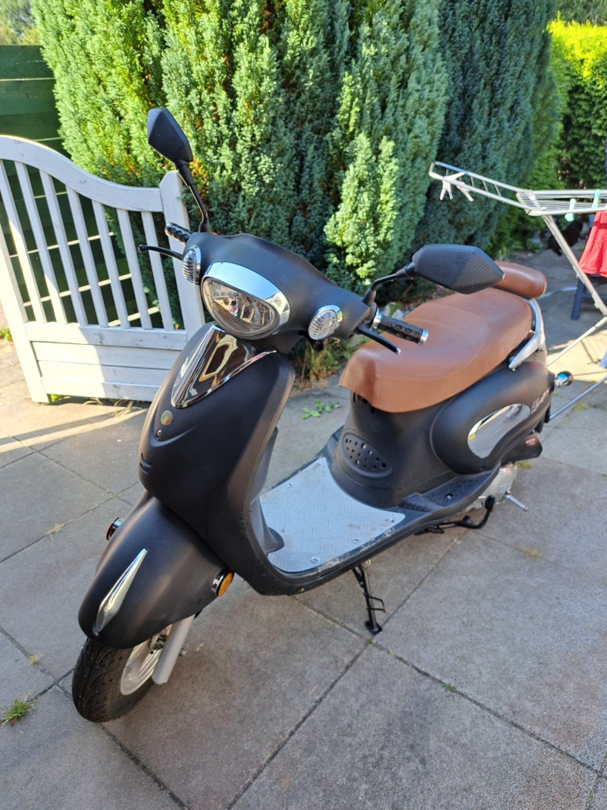 Lucatti 21 Scooter - Zwart met bruin zadel, Ophalen, Gebruikt, Benzine, Overige merken