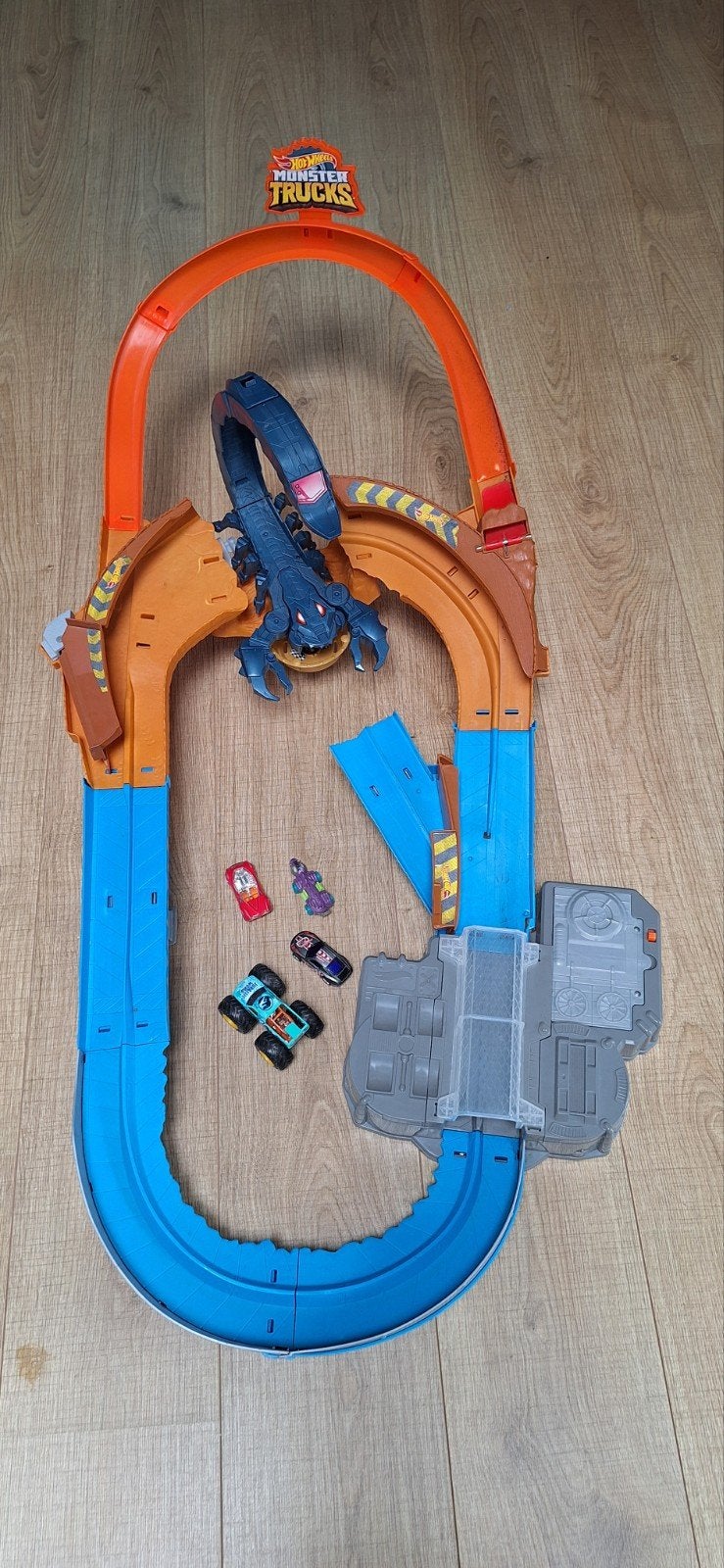 Hot Wheels Monster Trucks baan met diverse speelauto's, Ophalen of Verzenden, Gebruikt