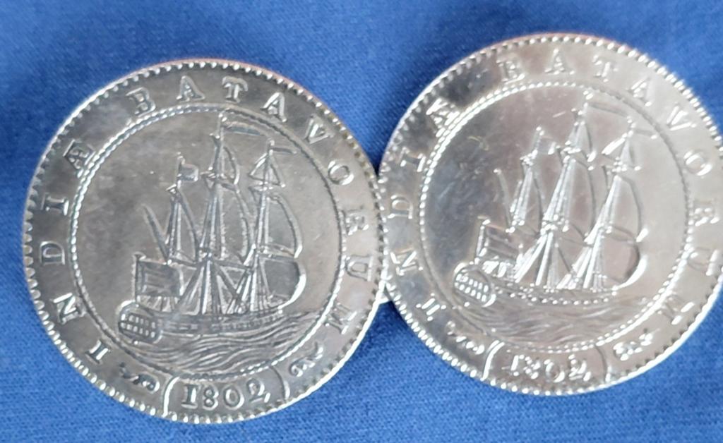 broekstuk zeeland van 2 replika munten 1802, Verzenden