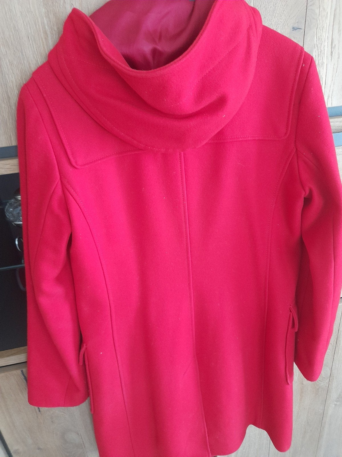 Leuke vlotte rode jas van United Colors of Benetton, Maat 38/40 (M), Ophalen of Verzenden, United Colors of Benetton, Gedragen