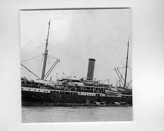 scheepvaart-foto-KPM, Verzamelen, Scheepvaart, Ophalen of Verzenden, Zo goed als nieuw, Motorboot, Boek of Tijdschrift