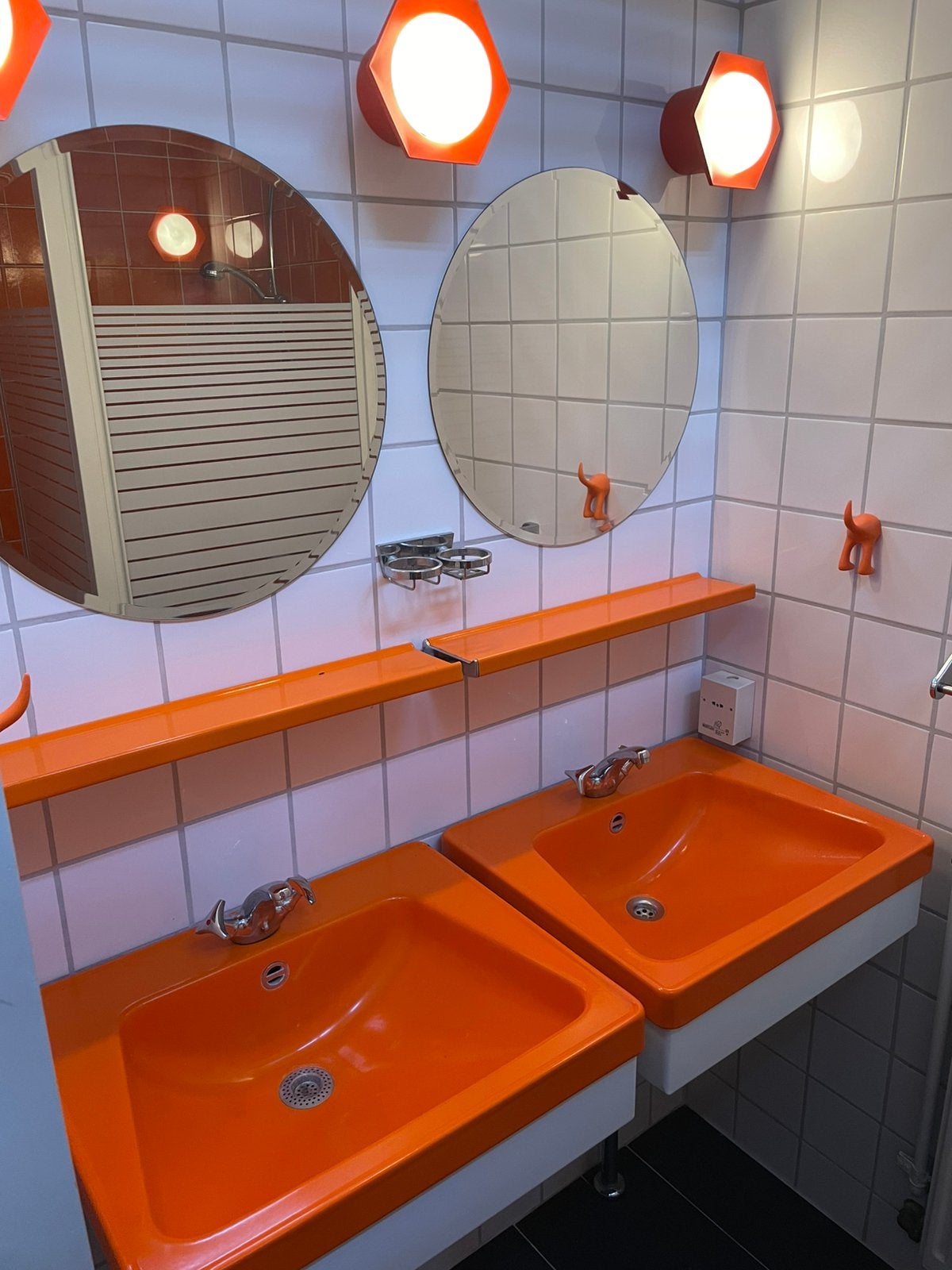 Vintage Alape Badform 2 oranje wastafels – jaren 70, Ophalen, Gebruikt, 50 tot 100 cm, Minder dan 100 cm