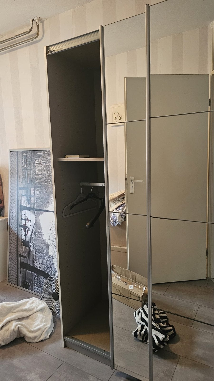 Kledingkast met spiegeldeuren en hangruimte, Huis en Inrichting, Ophalen, Gebruikt, 50 tot 100 cm, Glas