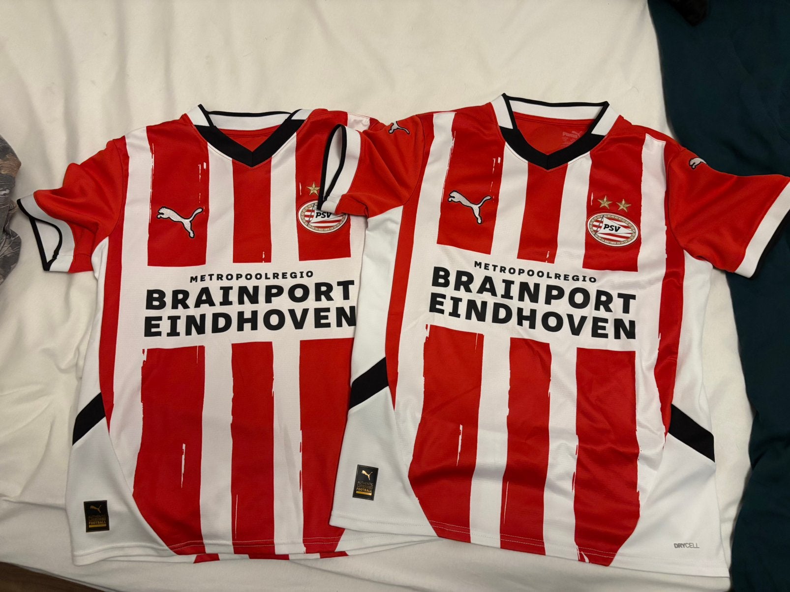 PSV shirt 2 stuks seizoen 23/24, Verzamelen, Sportartikelen en Voetbal, Ophalen of Verzenden, Zo goed als nieuw, PSV, Shirt