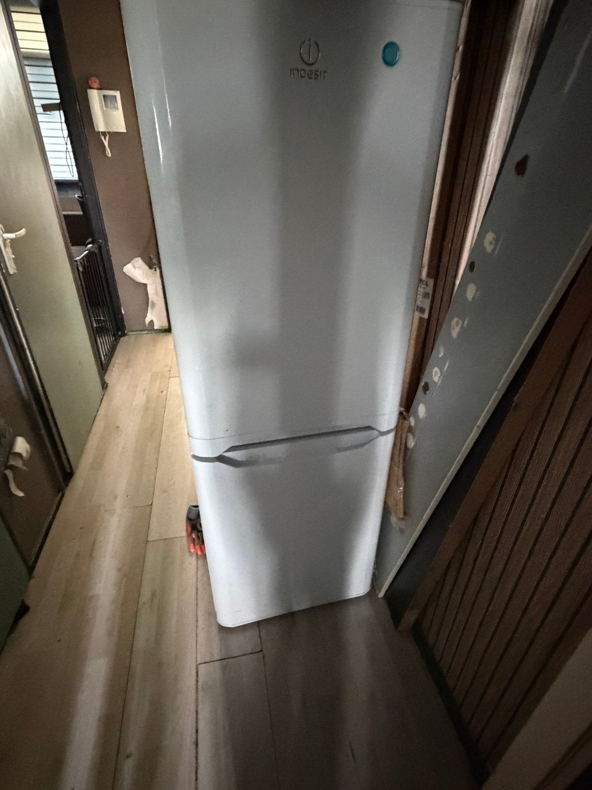 Indesit Koelkast met Vriezer - Gebruikt, Witgoed en Apparatuur, Koelkasten en IJskasten, Ophalen, 150 tot 200 liter, Gebruikt