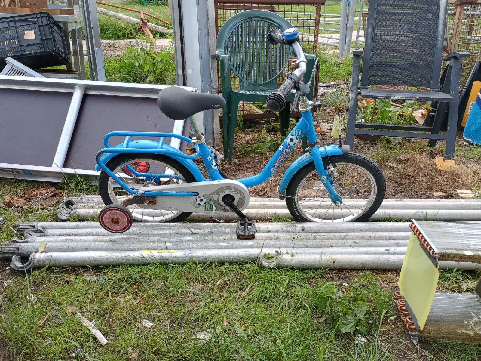 Leuke blauwe kinderfiets met zijwieltjes, Fietsen en Brommers, Fietsen | Kinderfietsjes, Terugtraprem, Zijwieltjes, Puky, Ophalen of Verzenden