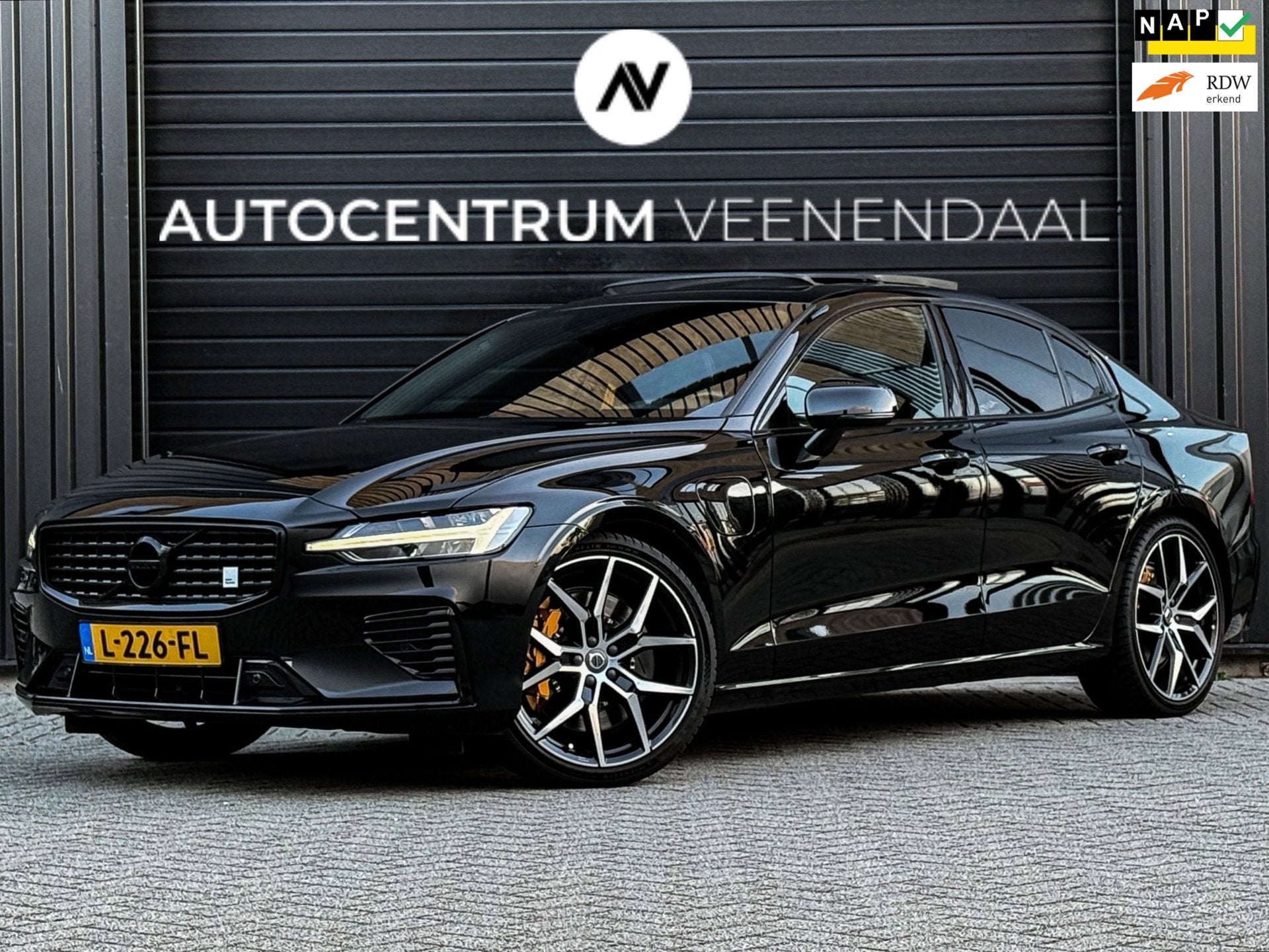 Volvo S60 2.0 T8 AWD Polestar Engineered 405 PK PANO/BREMBO/, Automaat, Dealer onderhouden, Gebruikt, Zwart
