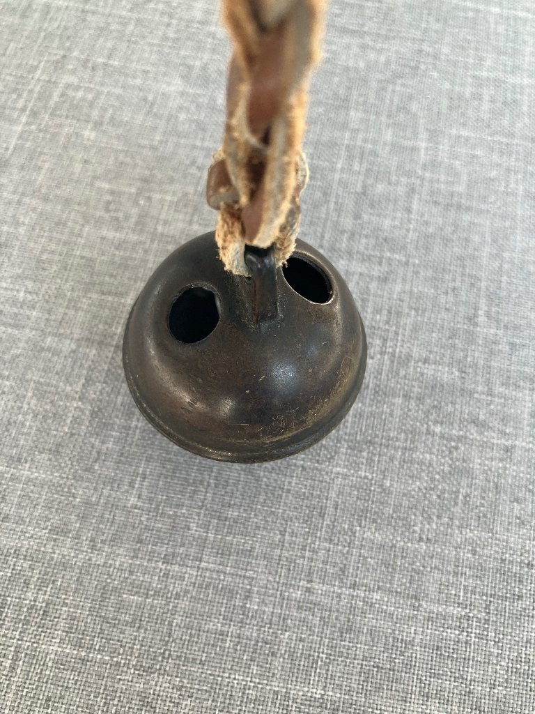 Koperen (dieren) bel aan leren band vintage, Ophalen of Verzenden, Koper