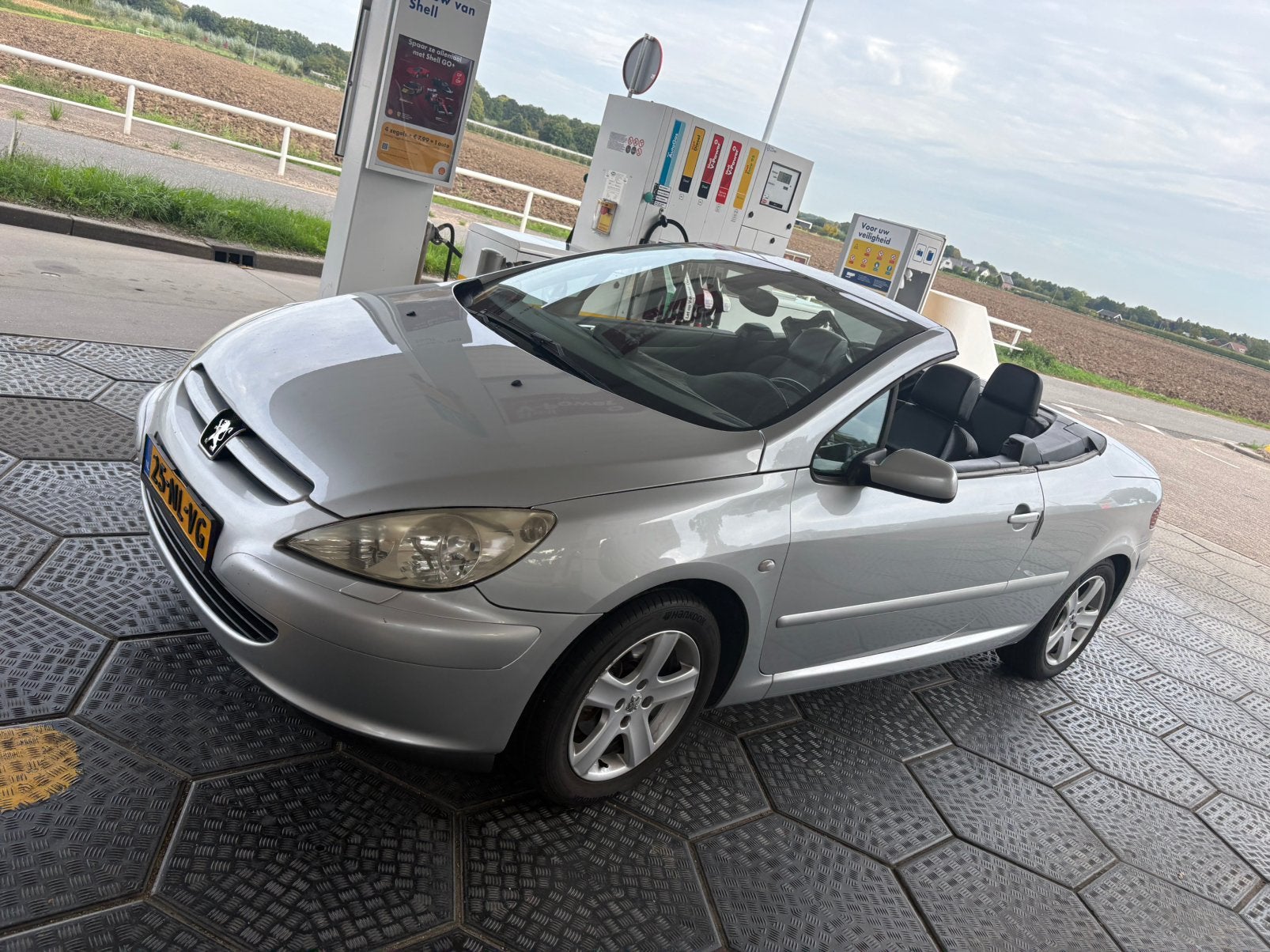 Peugeot 307 2.0 16V CC 2004 Grijs NIEUWE APK!!, Auto's, Voorwielaandrijving, 4 cilinders, Cabriolet, 4 stoelen