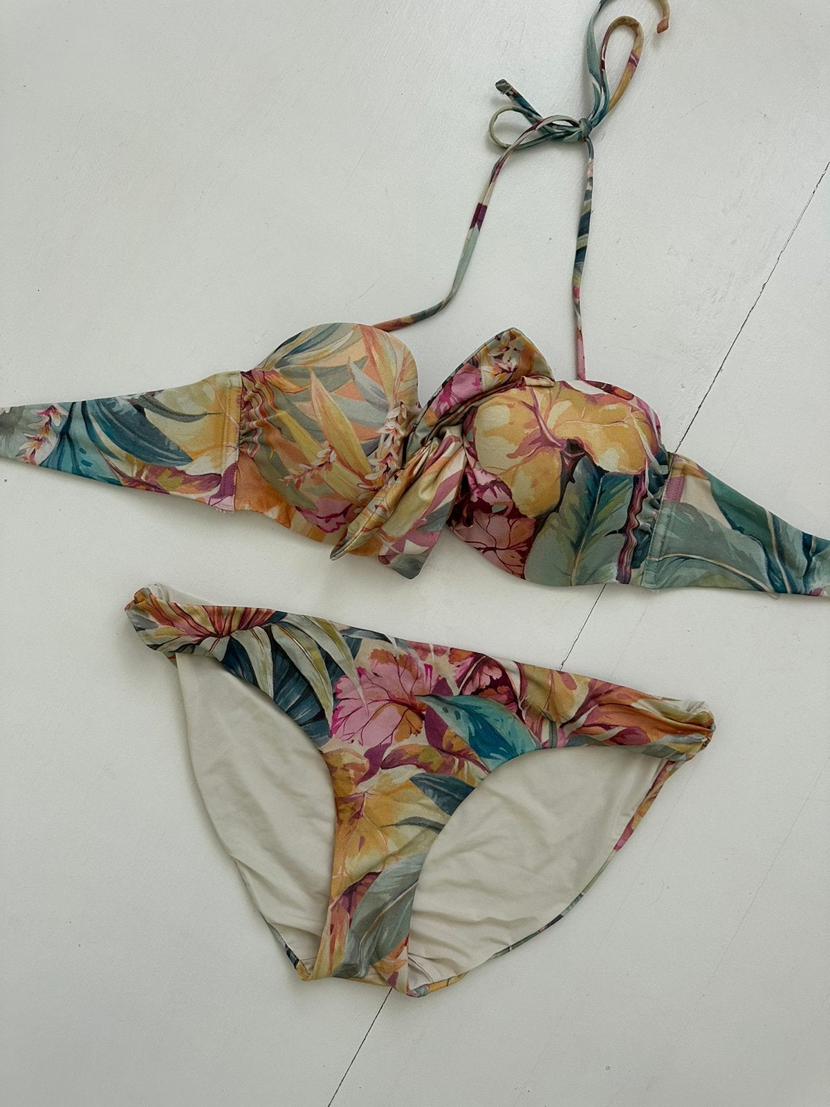 Gebloemde Oysho bikini set met voorgevormde beugel in maat L, Kleding | Dames, Badmode en Zwemkleding, Ophalen of Verzenden, Nieuw