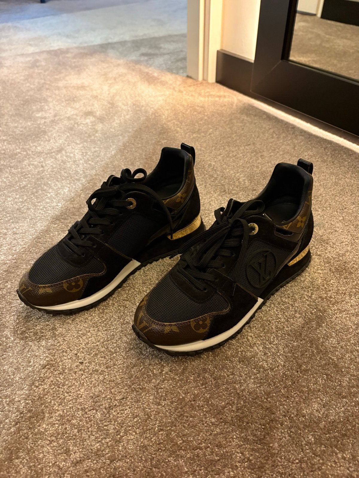 Louis Vuitton Run Away Sneakers Maat 37, Kleding | Dames, Ophalen of Verzenden, Zo goed als nieuw, Zwart, Sneakers of Gympen