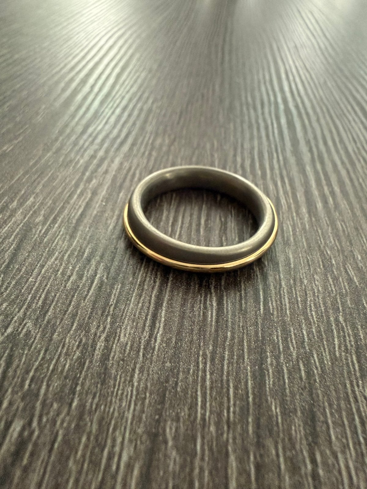 Ring maat 20, staal met echt goud nieuw nooit gedragen, 20 of groter, Nieuw, Ophalen of Verzenden, Dame