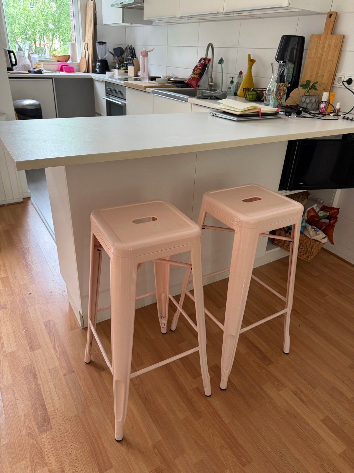 2x Lichtroze barkrukken - 41x41x76 cm, Ophalen, Gebruikt, Met voetsteun, 60 tot 90 cm