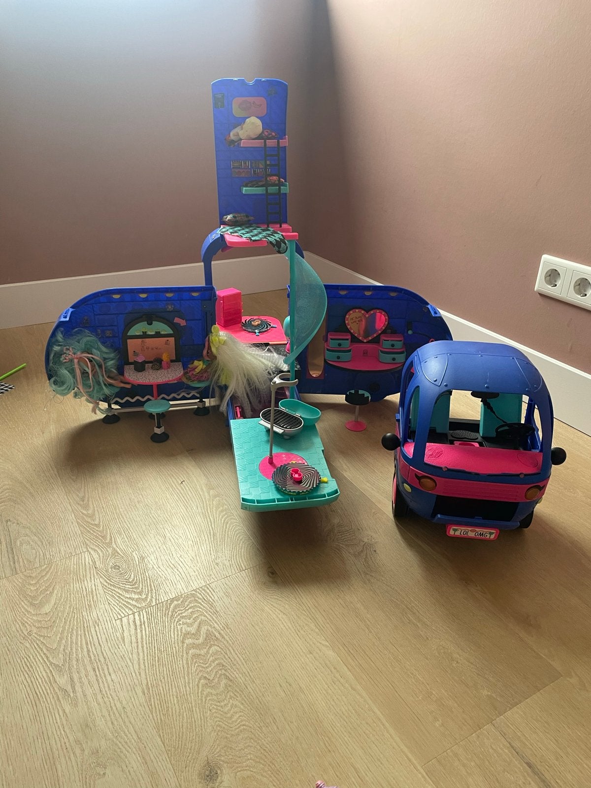 L.O.L. Surprise! 4-in-1 Glamper Camper, Kinderen en Baby's, Speelgoed | Speelgoedvoertuigen, Ophalen, Zo goed als nieuw