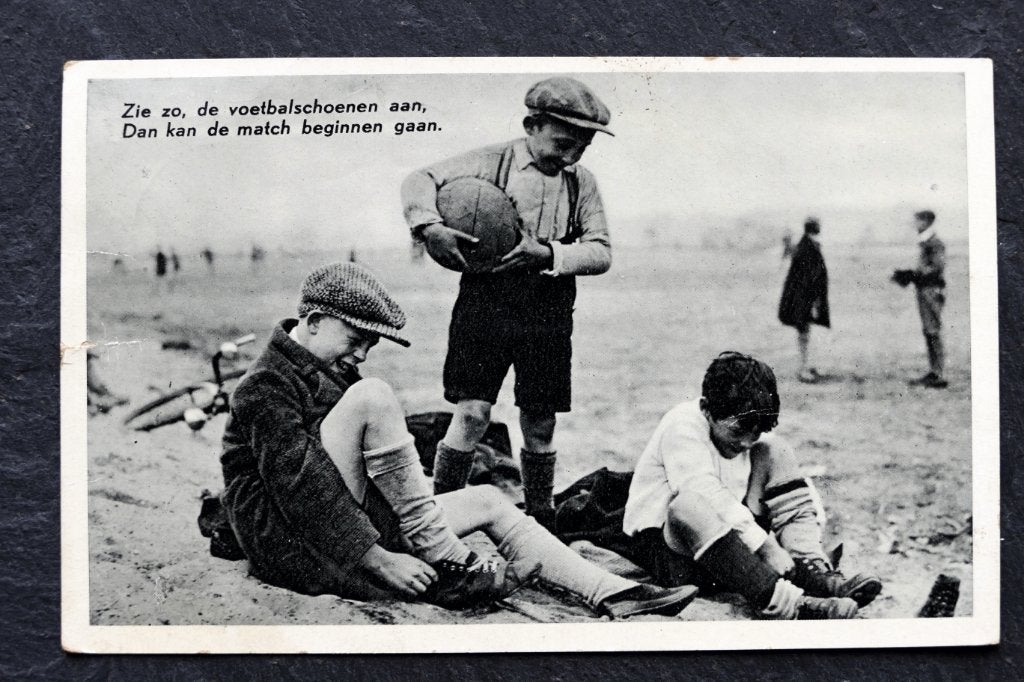 Voetbalschoenen aan, match kan beginnen gaan, 1938, NL, Verzenden, 1920 tot 1940, Gelopen, Sport en Spel