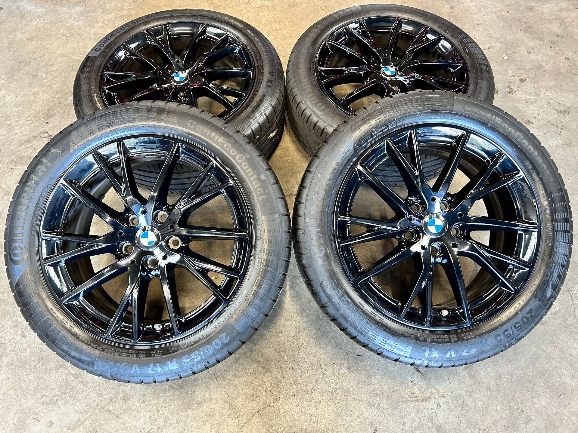 Diversen 17 inch velgen met zomerbanden BMW 2 serie